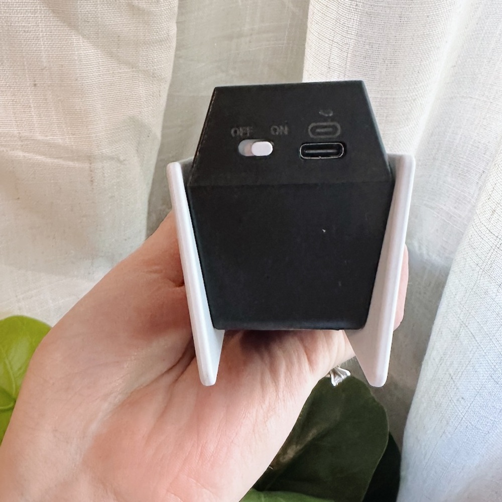 White and Black PS Controller Charging Dock - Picture 2 of 3